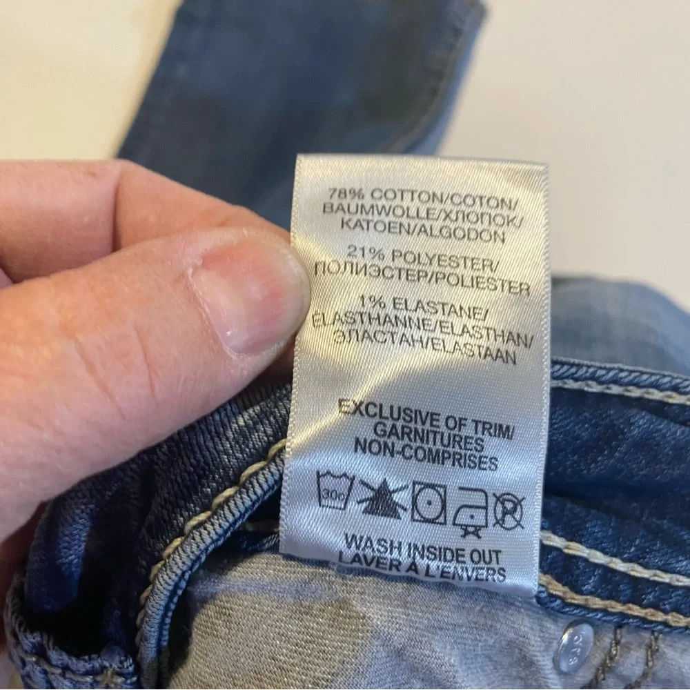 Silver Jeans Suki, boot cut,midrise, distressed 31” waist 27” inseam  8 1/2”rise - Picture 10 of 13